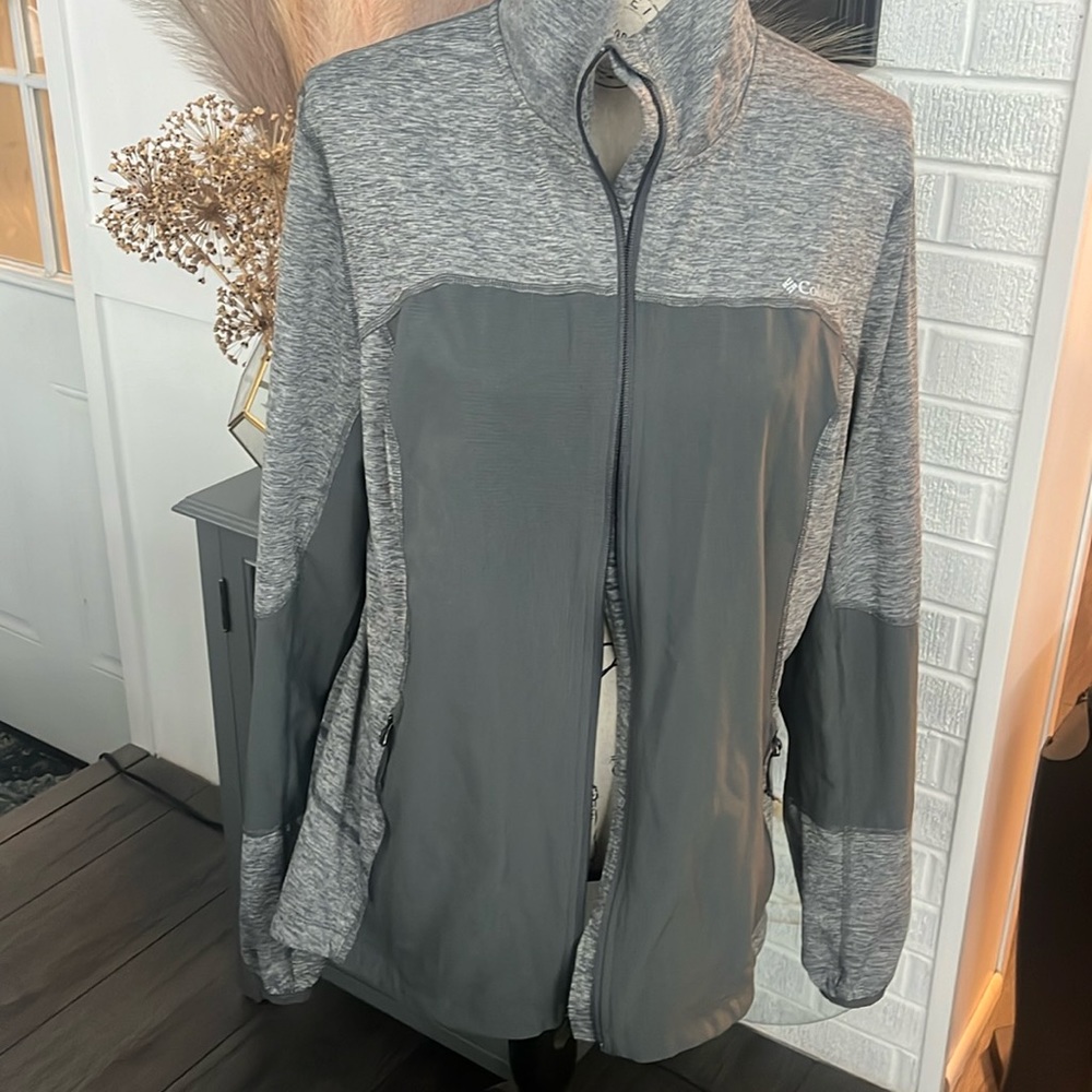 Women’s XL Columbia running vented jacket heather and dark grey great condition